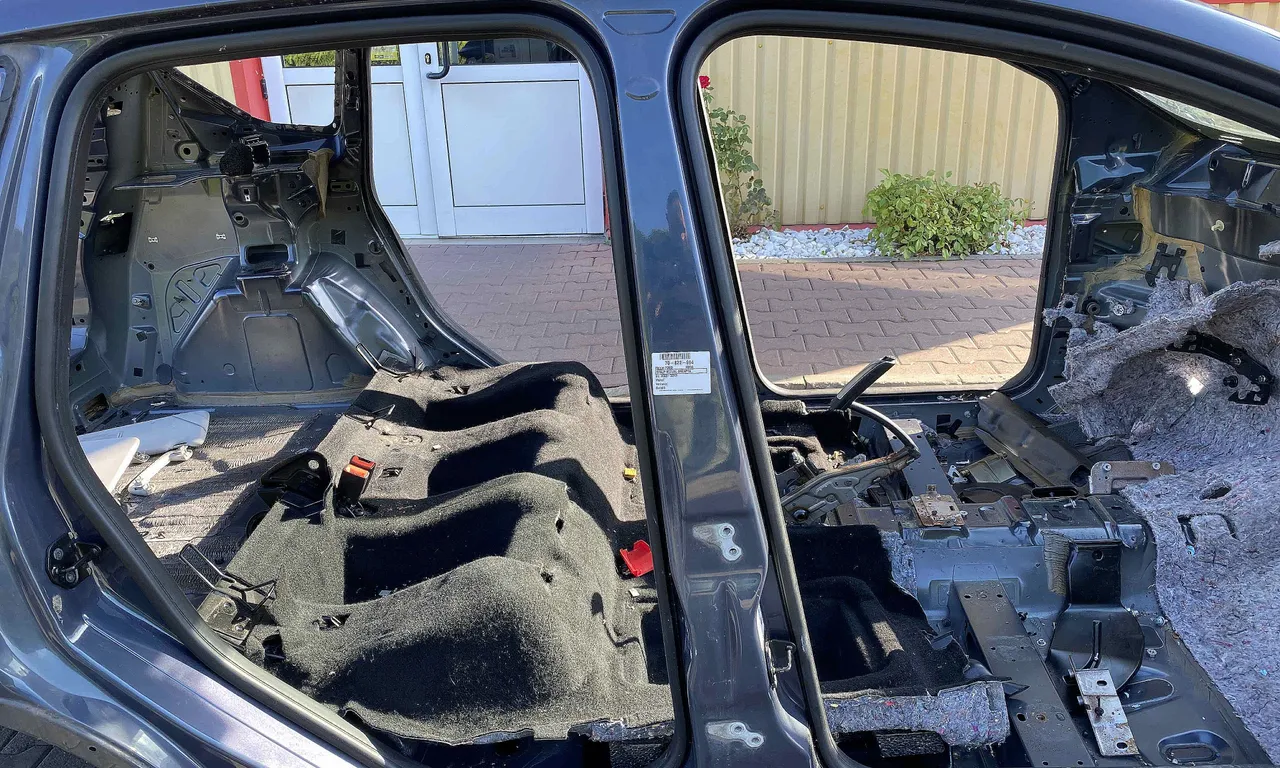 STALP MIJLOC DREAPTA FORD KUGA I 2008-2012