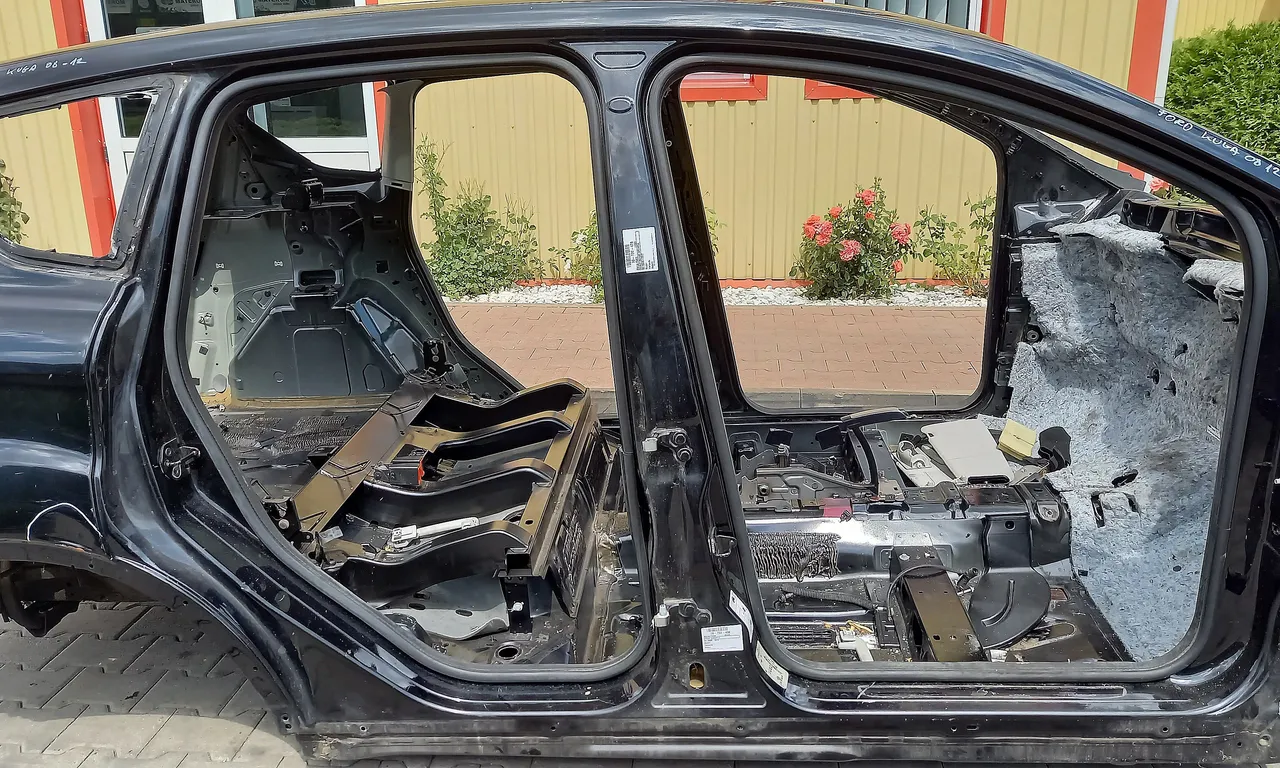 STALP MIJLOC DREAPTA FORD KUGA I 2008-2012