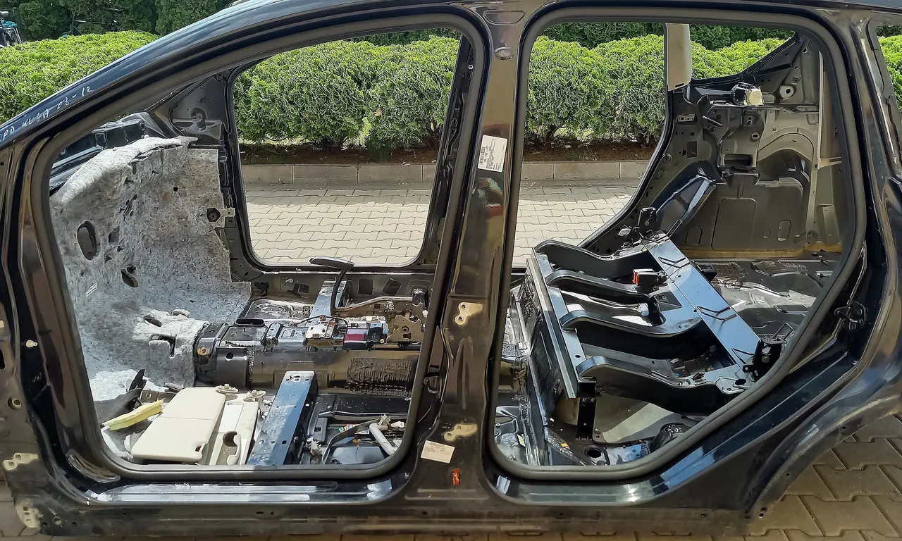 STALP MIJLOC STANGA FORD KUGA I 2008-2012