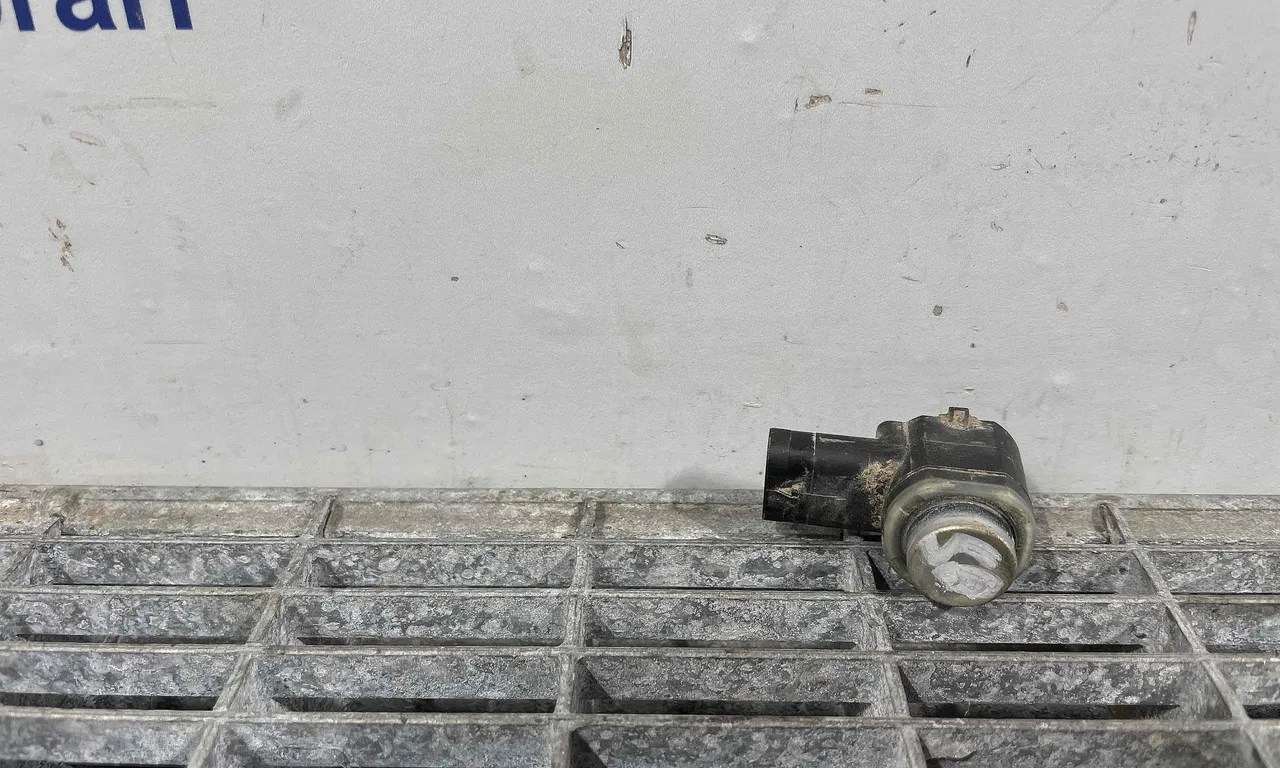 SENZOR PARCARE SPATE FORD KUGA I 2008-2012