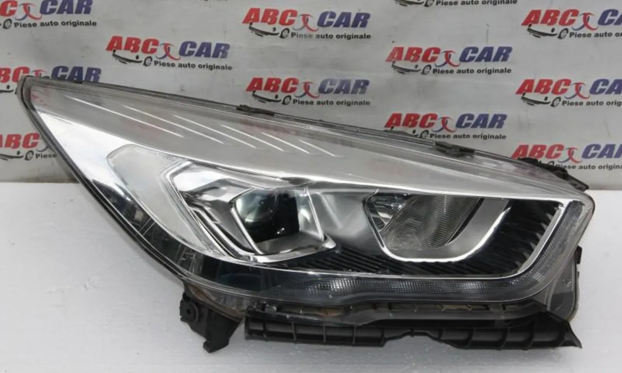 Far dreapta xenon FORD KUGA II 2012-null