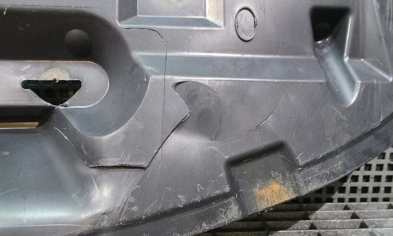 ORNAMENT BARA FATA FORD MONDEO III 2000-2007