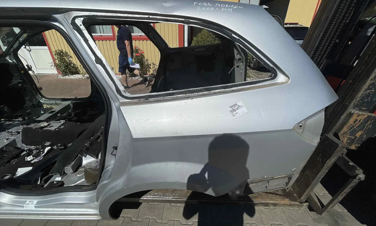 ARIPA SPATE STANGA FORD MONDEO IV 2007-2015
