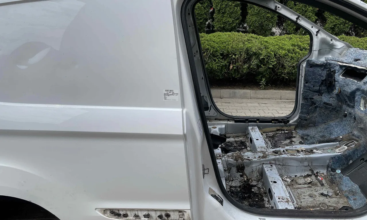 STALP MIJLOC DREAPTA FORD TRANSIT COURIER B460 2014-2022