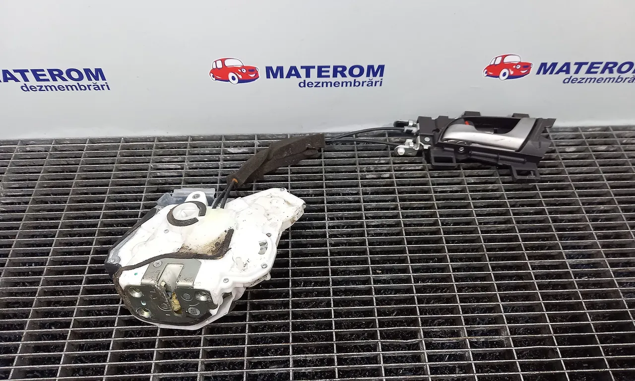 INCUIETOARE USA SPATE STANGA HONDA ACCORD VIII 2007-2012