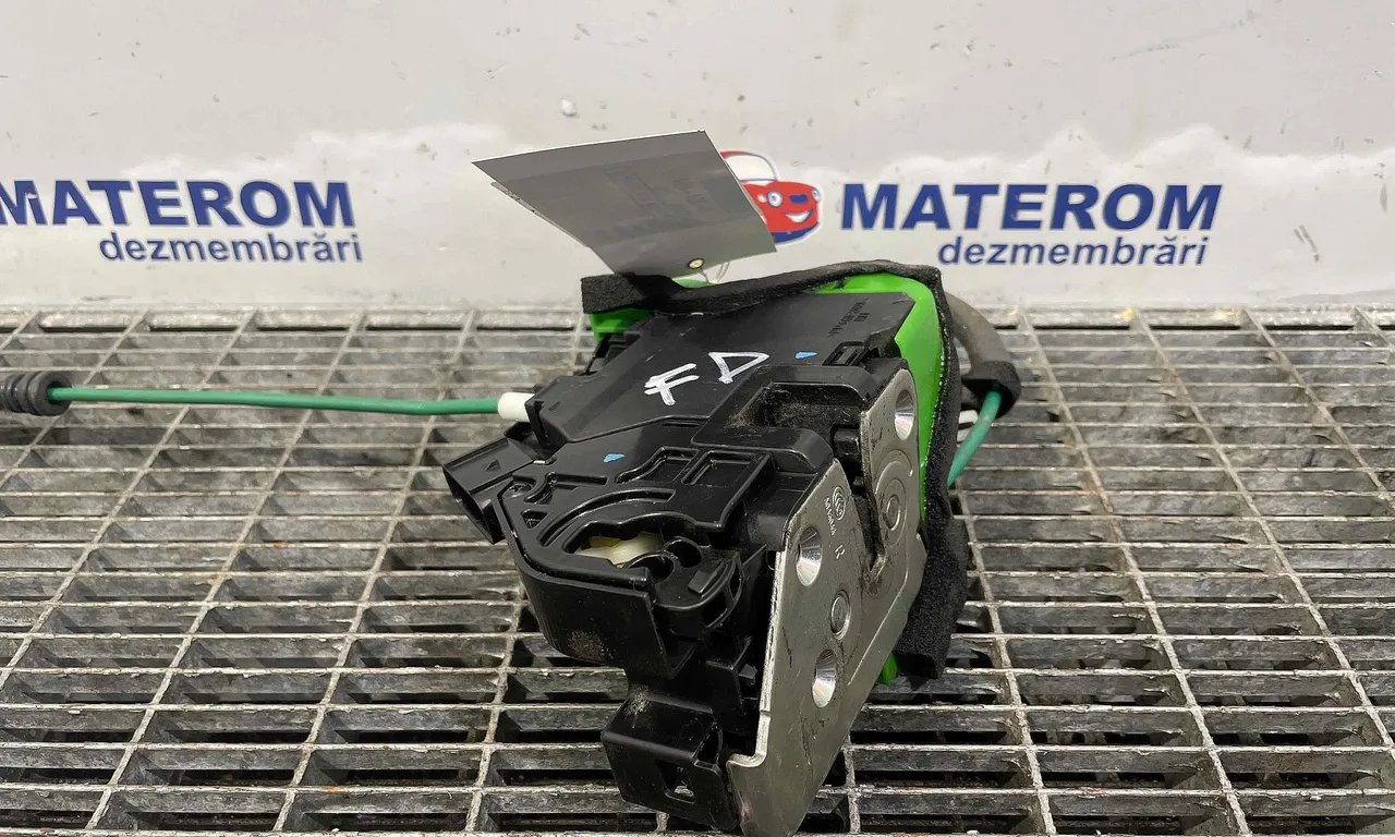 INCUIETOARE USA FATA DREAPTA HYUNDAI i30 2012-2017