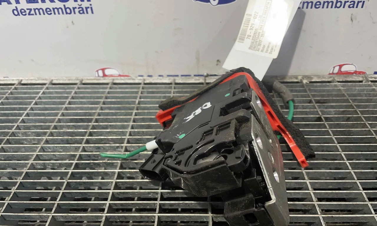 INCUIETOARE USA FATA DREAPTA HYUNDAI i30 2012-2017