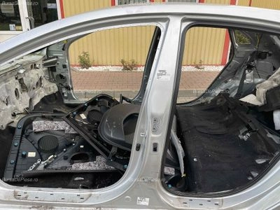 STALP MIJLOC STANGA HYUNDAI i30 1.6 2012-2017 oe 71401A6B00, vedere frontata