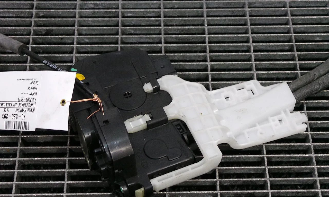 INCUIETOARE USA FATA DREAPTA HYUNDAI ix35 2009-2016