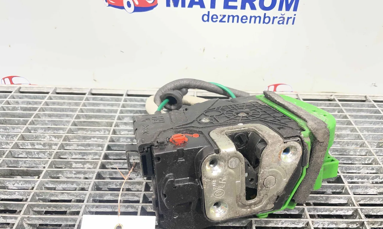 INCUIETOARE USA SPATE DREAPTA HYUNDAI ix35 2009-2016