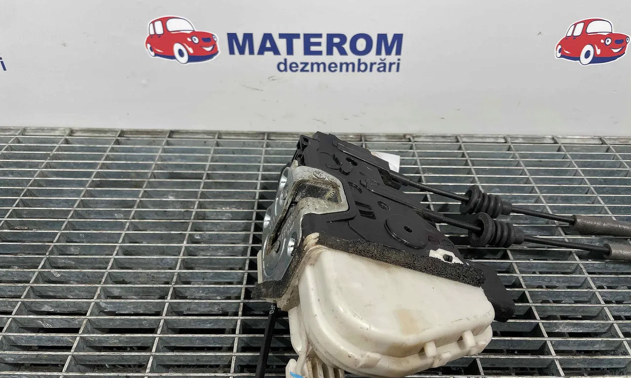 INCUIETOARE USA FATA DREAPTA HYUNDAI SANTA FE III 2012-2018