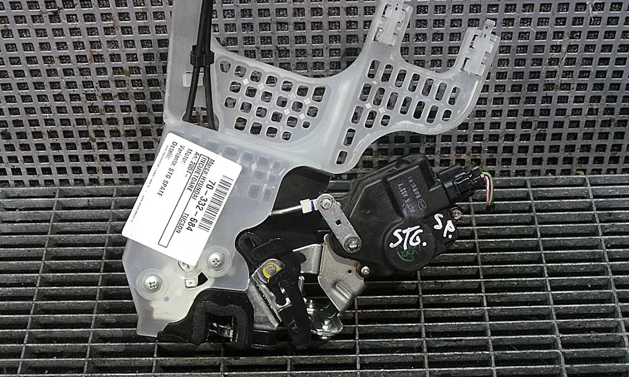 INCUIETOARE USA SPATE STANGA HYUNDAI TUCSON 2004-2019