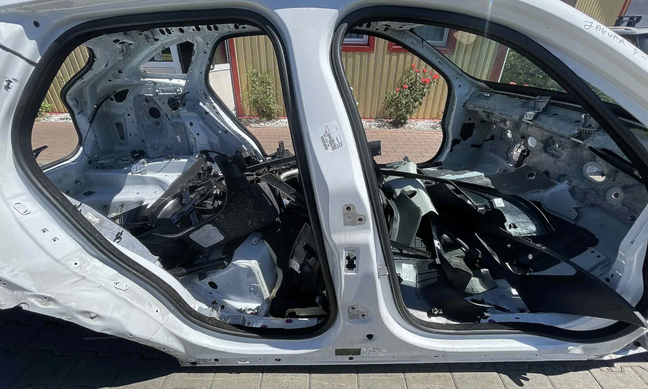 STALP MIJLOC DREAPTA JAGUAR F-PACE 2015-2020