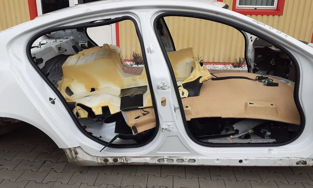 STALP MIJLOC DREAPTA JAGUAR XF I 2008-2015