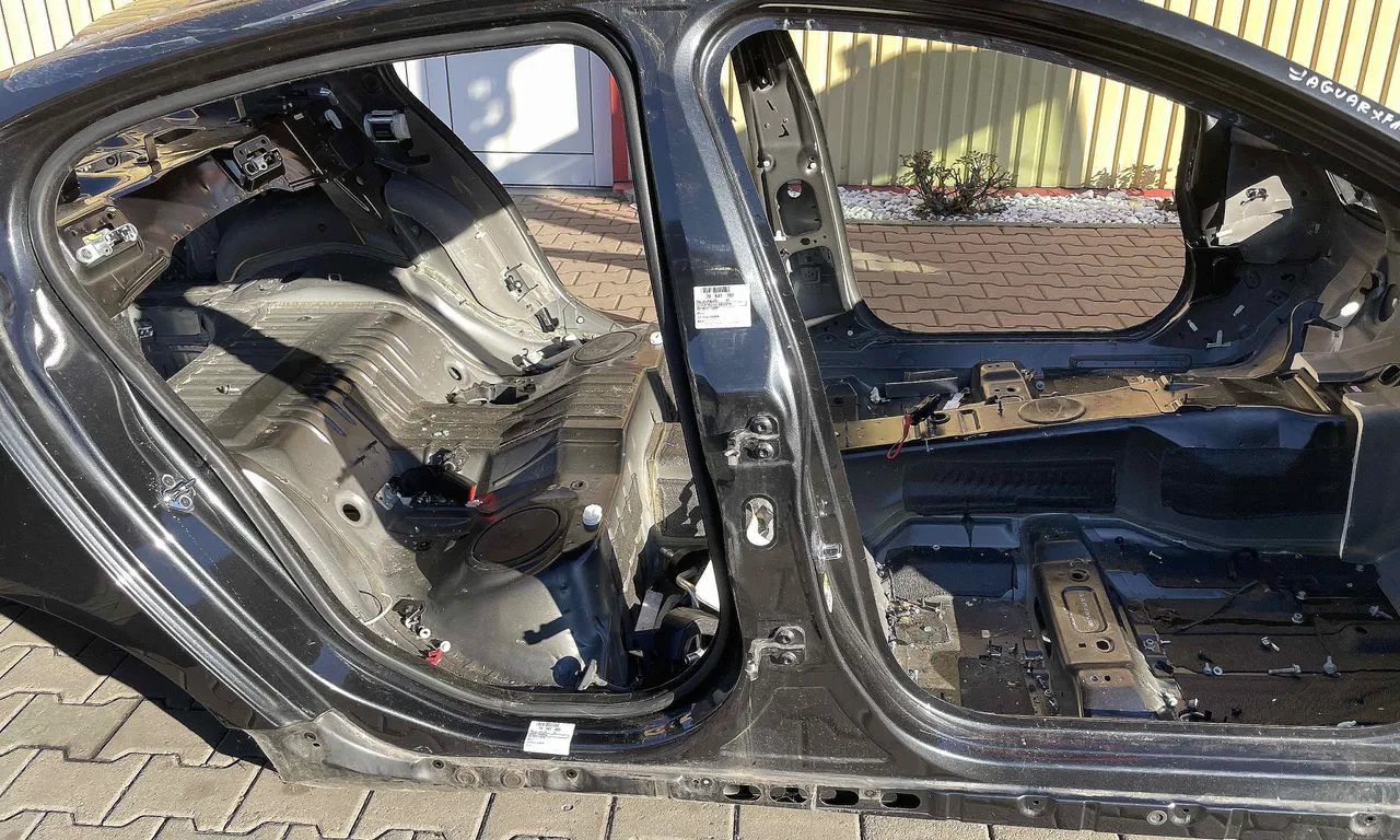 STALP MIJLOC DREAPTA JAGUAR XF I 2008-2015