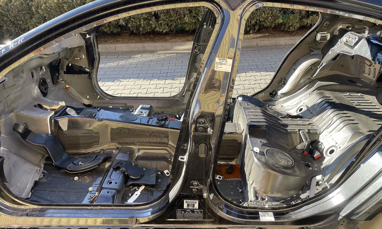 STALP MIJLOC STANGA JAGUAR XF I 2008-2015