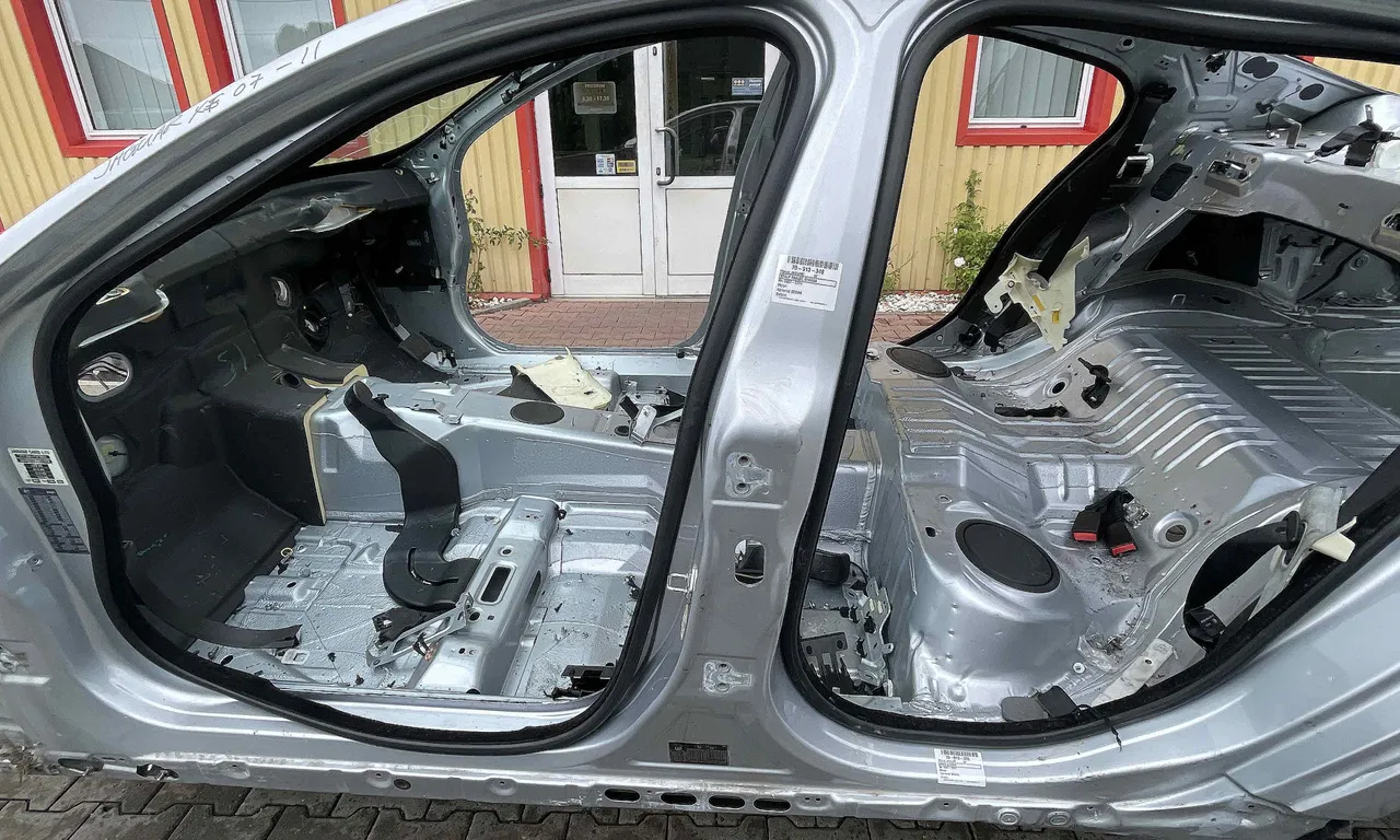 STALP MIJLOC STANGA JAGUAR XF I 2008-2015