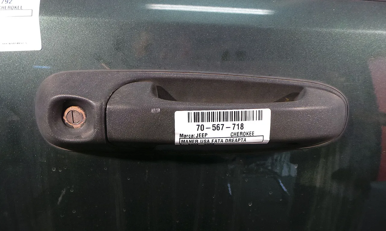 MANER USA FATA DREAPTA JEEP CHEROKEE 2001-2008