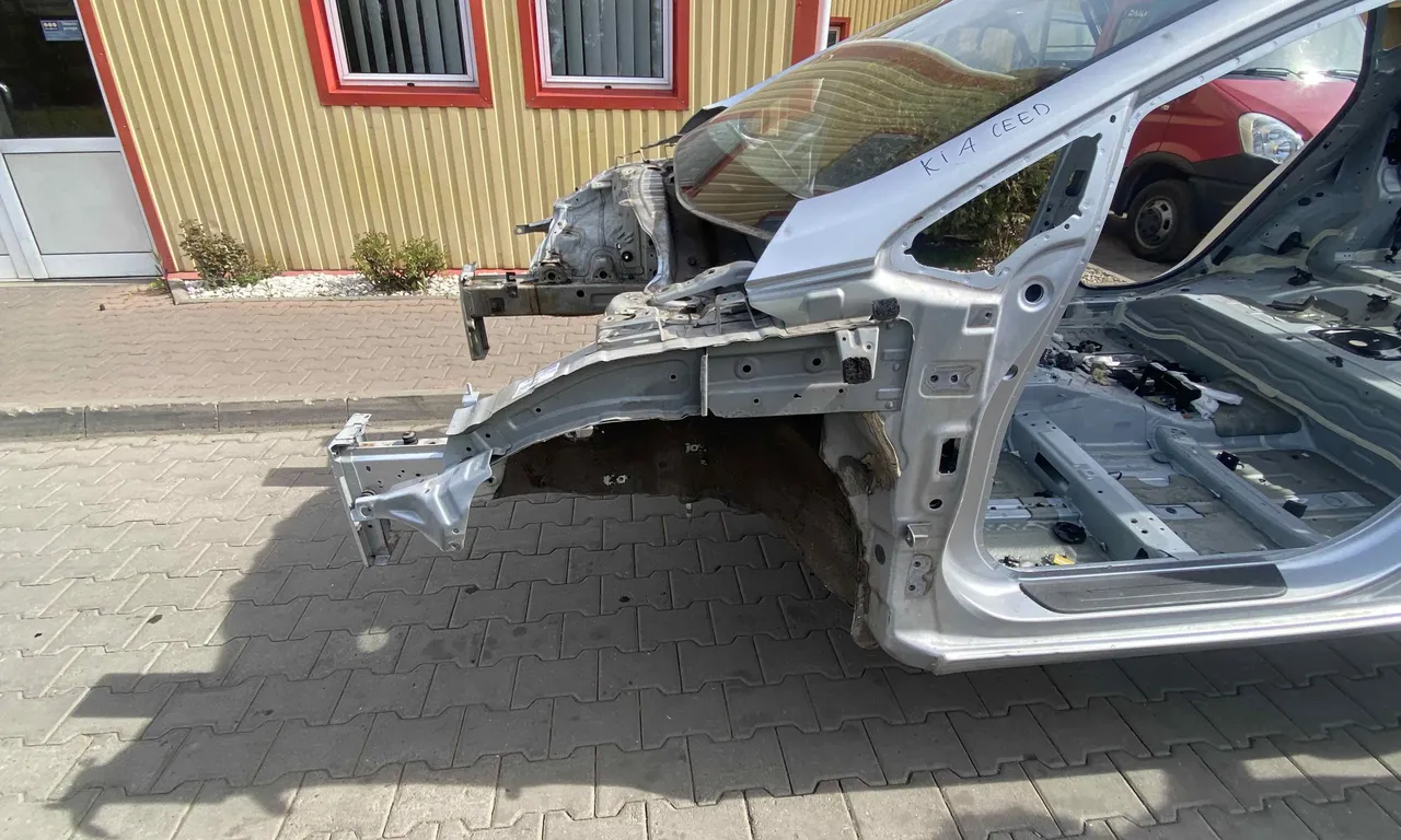 LONJERON STANGA KIA CEE'D 2012-2018