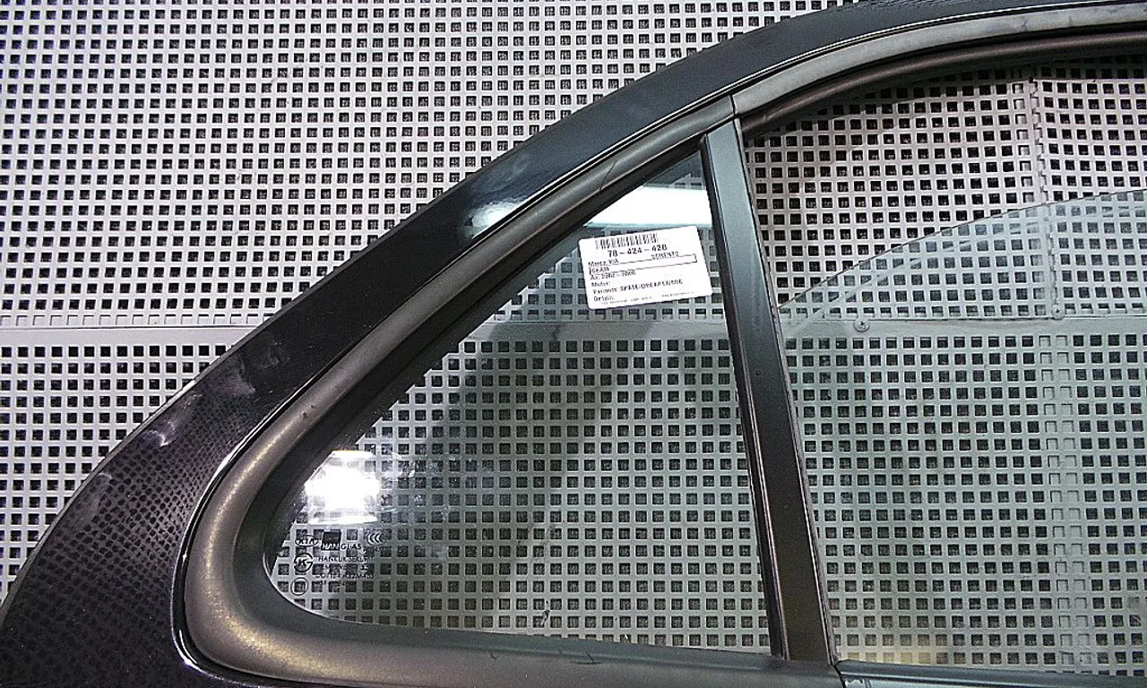 GEAM SPATE MIC DREAPTA KIA SORENTO I 2002-2011