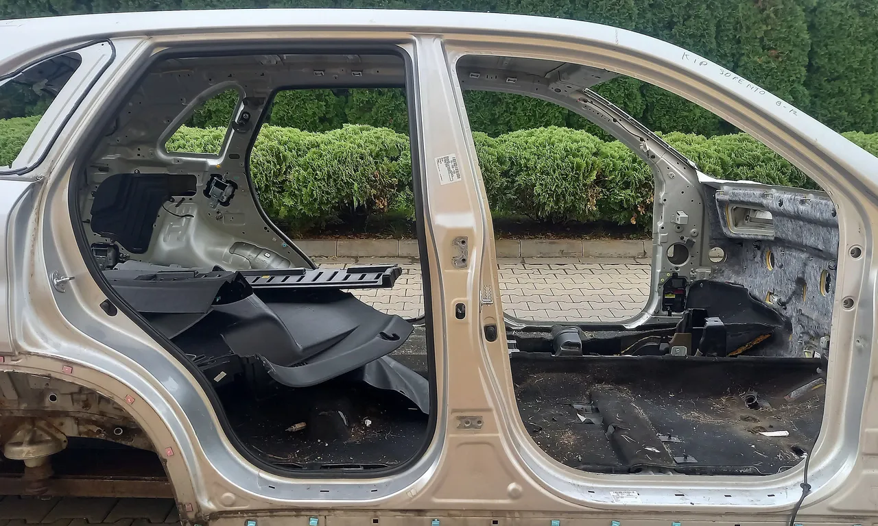 STALP MIJLOC DREAPTA KIA SORENTO II 2009-2016