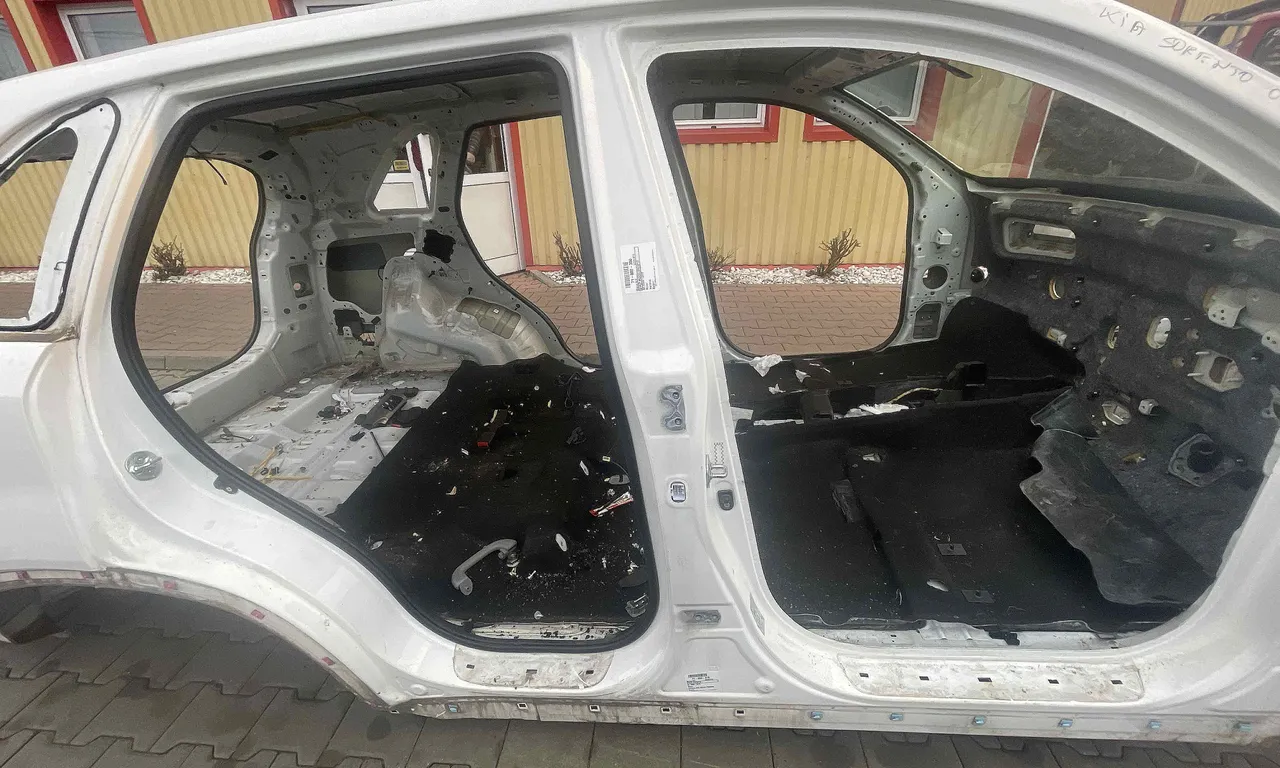 STALP MIJLOC DREAPTA KIA SORENTO II 2009-2016