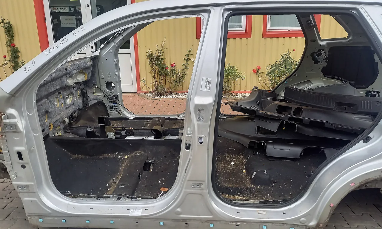 STALP MIJLOC STANGA KIA SORENTO II 2009-2016