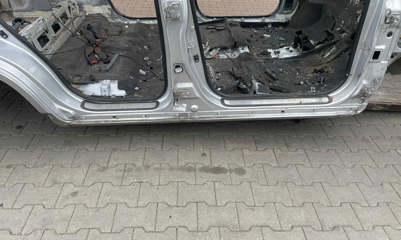 PRAG DREAPTA KIA SPORTAGE II 2004-2011