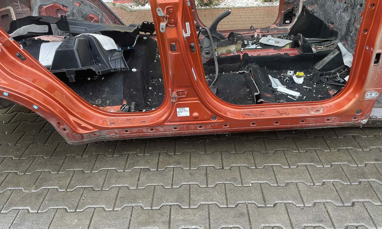 PRAG DREAPTA KIA SPORTAGE III 2009-2017