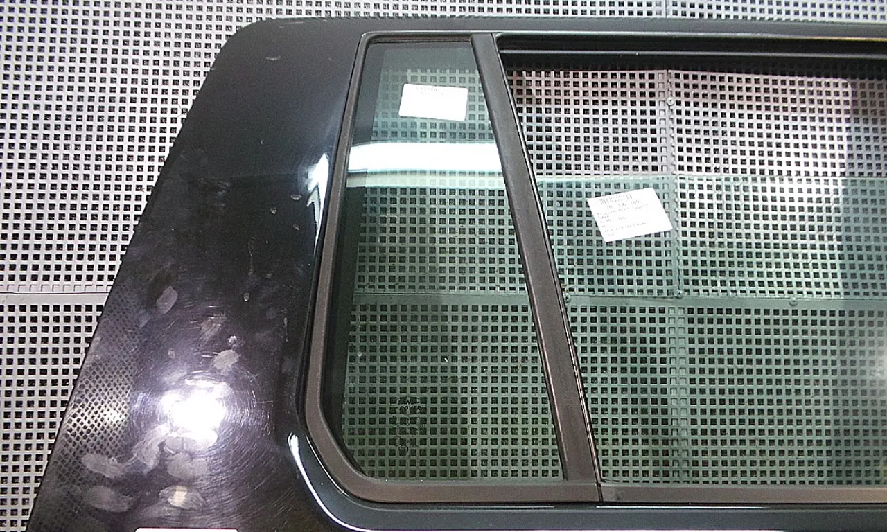 GEAM SPATE MIC DREAPTA LAND ROVER DISCOVERY III 2004-2009