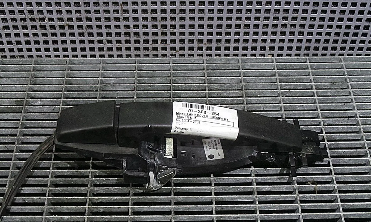 MANER USA FATA DREAPTA LAND ROVER DISCOVERY III 2004-2009