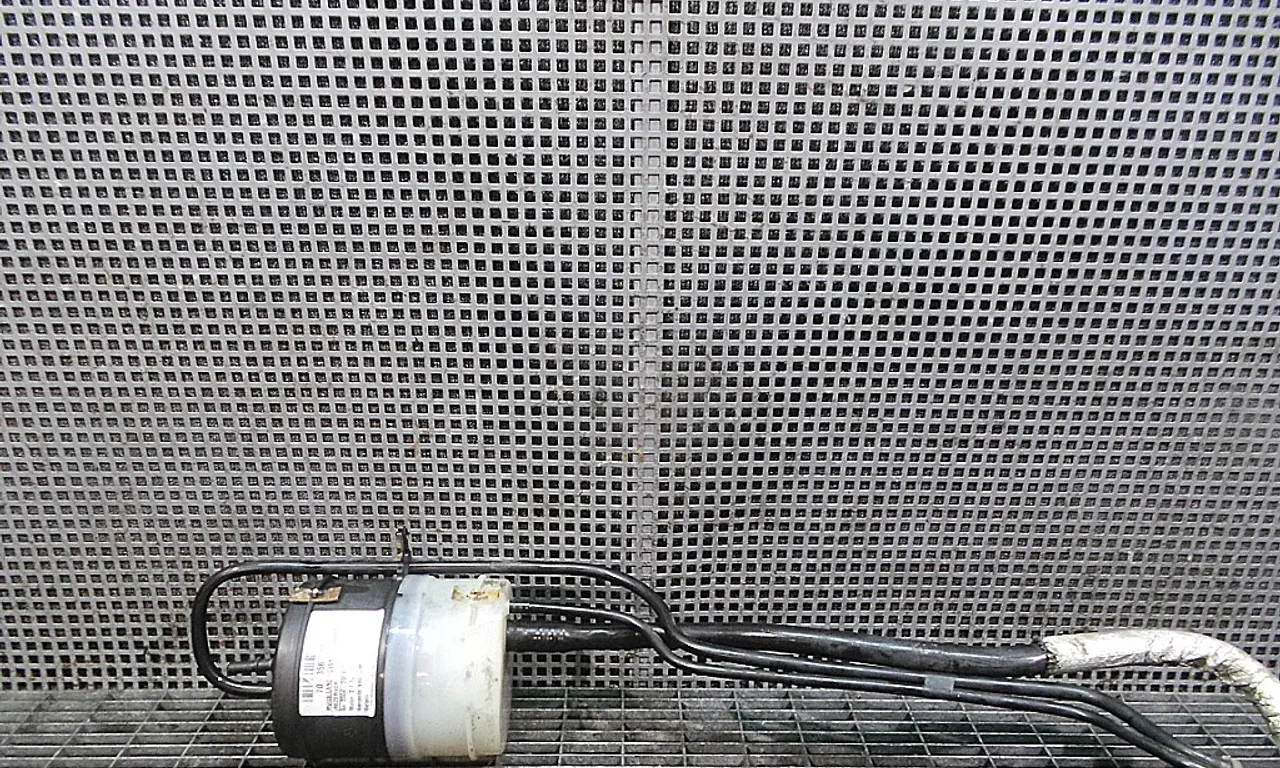 REZERVOR VACUUM LAND ROVER DISCOVERY III 2004-2009