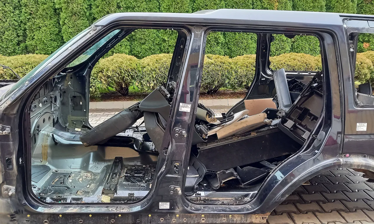 STALP MIJLOC STANGA LAND ROVER DISCOVERY III 2004-2009