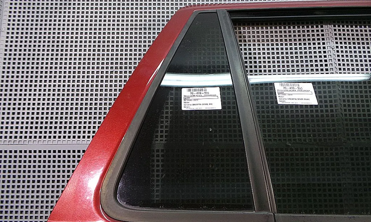 GEAM SPATE MIC DREAPTA LAND ROVER FREELANDER 2 VAN 2006-2014