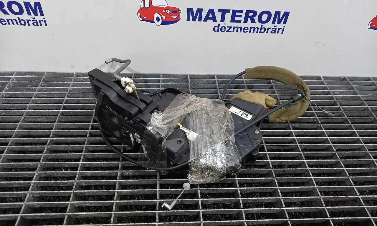 INCUIETOARE USA FATA DREAPTA MAZDA 3 2003-2009