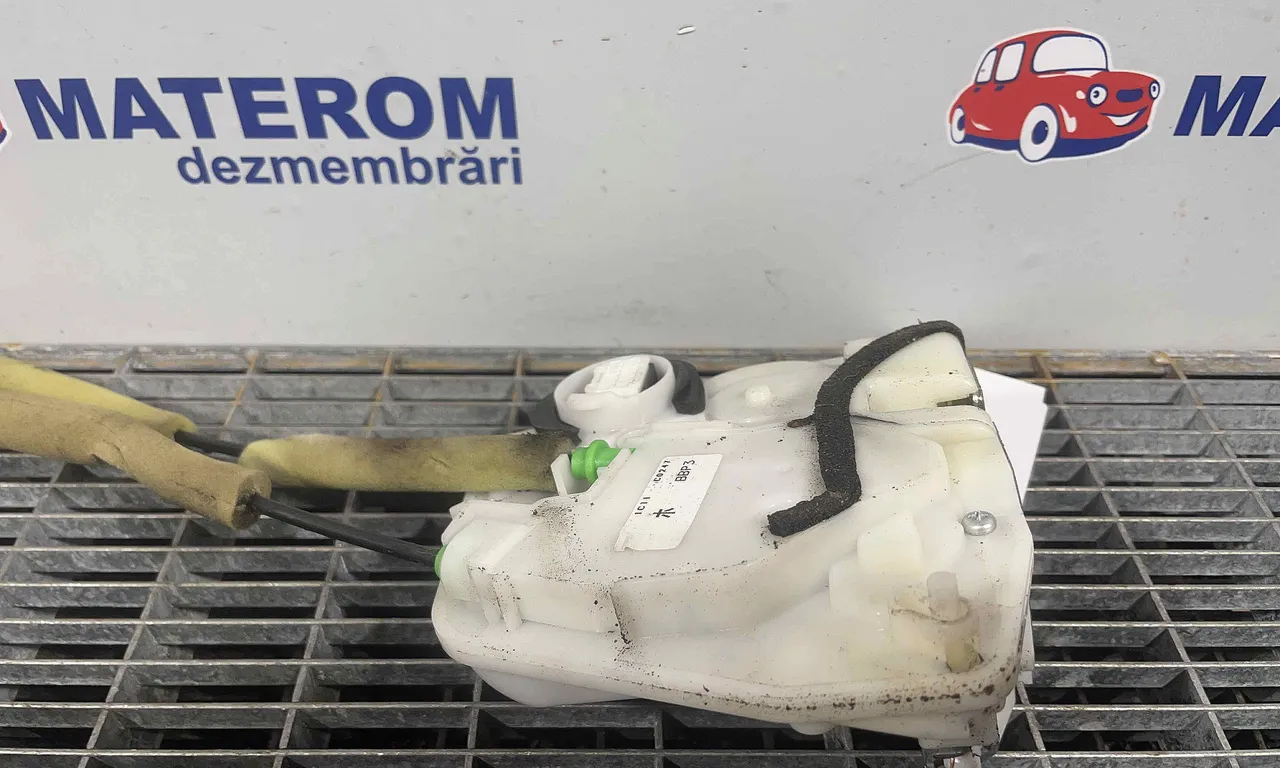 INCUIETOARE USA SPATE DREAPTA MAZDA 3 2008-2014