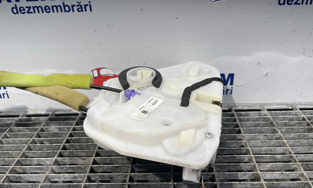 INCUIETOARE USA FATA DREAPTA MAZDA 3 2013-2019