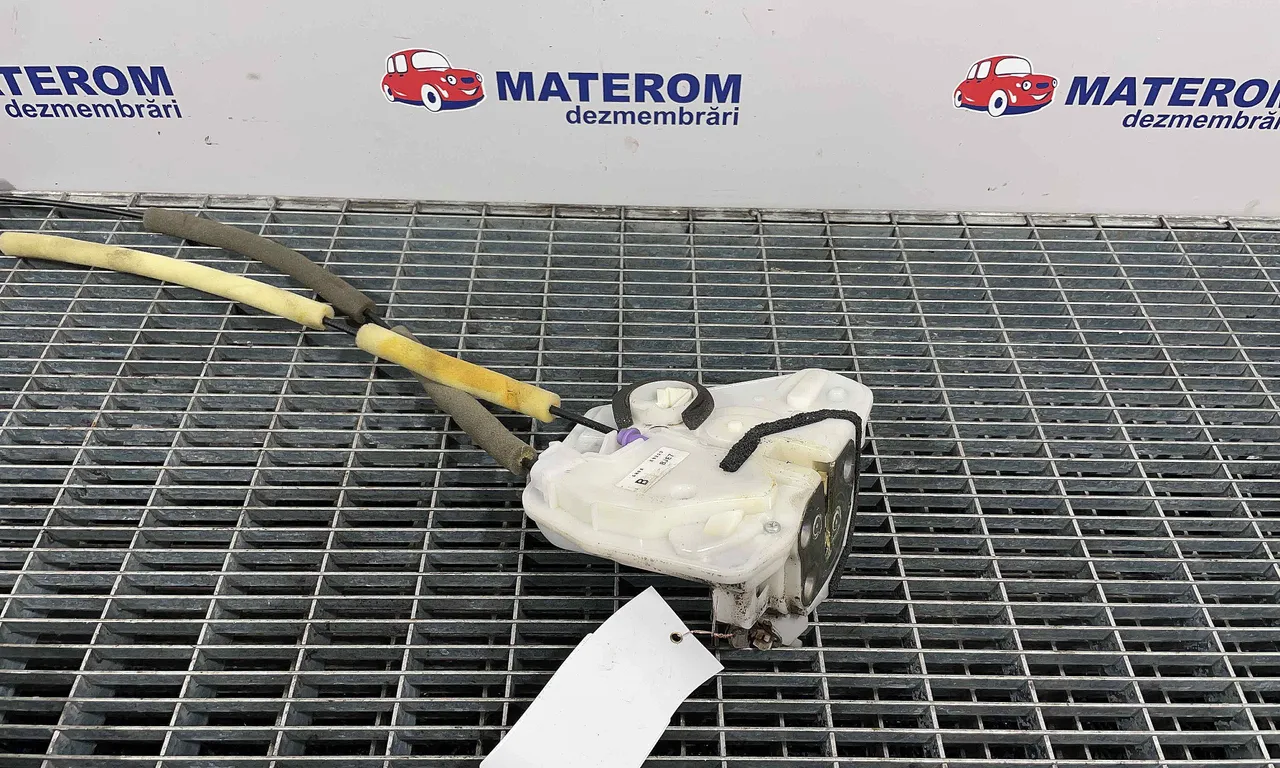 INCUIETOARE USA FATA DREAPTA MAZDA 3 2013-2019