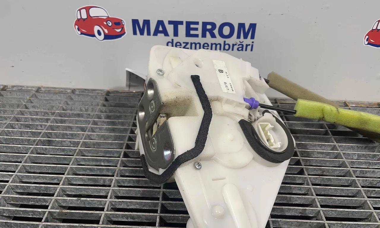 INCUIETOARE USA FATA DREAPTA MAZDA 3 2013-2019