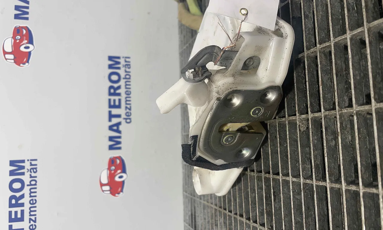 INCUIETOARE USA FATA DREAPTA MAZDA 3 2013-2019