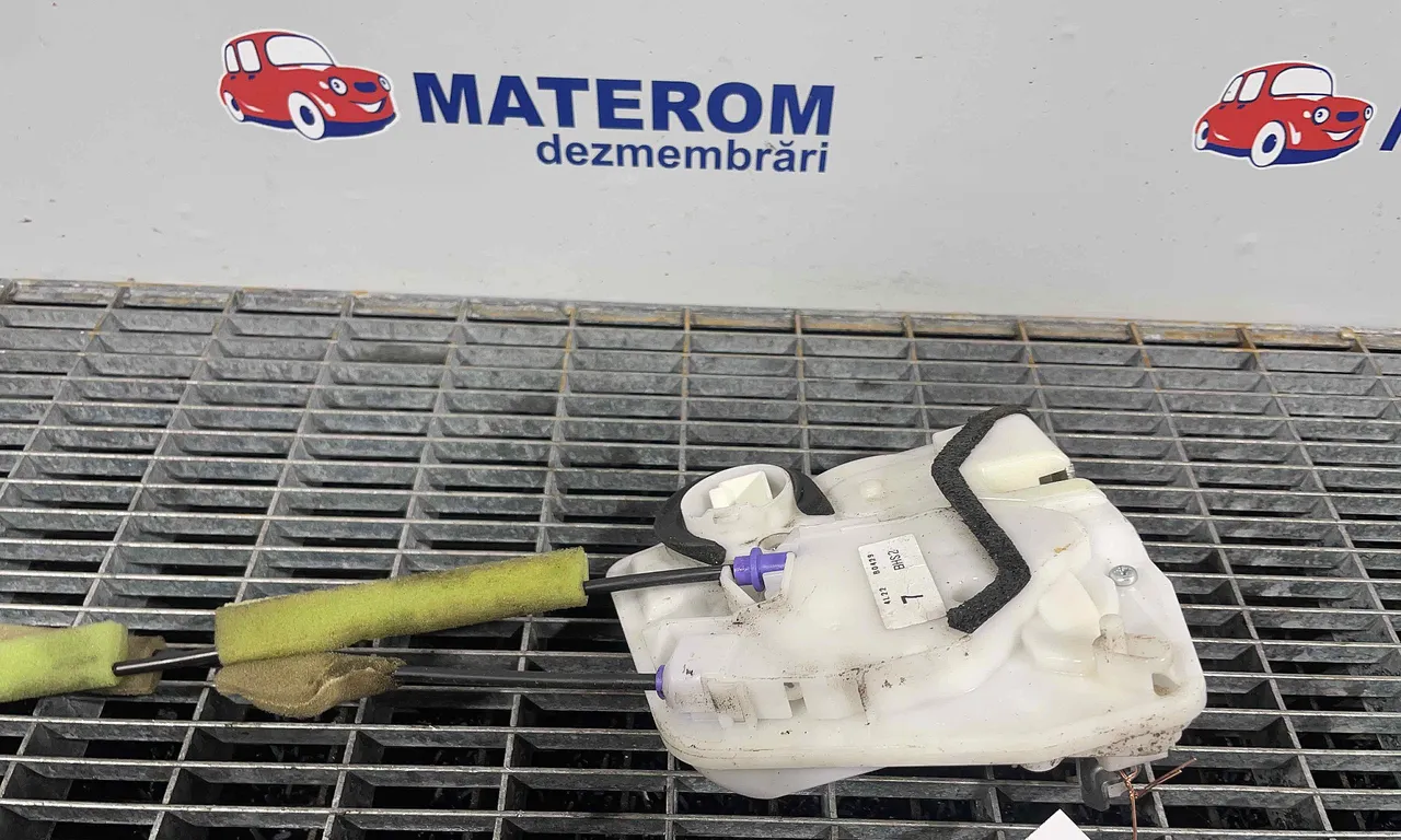 INCUIETOARE USA SPATE DREAPTA MAZDA 3 2013-2019