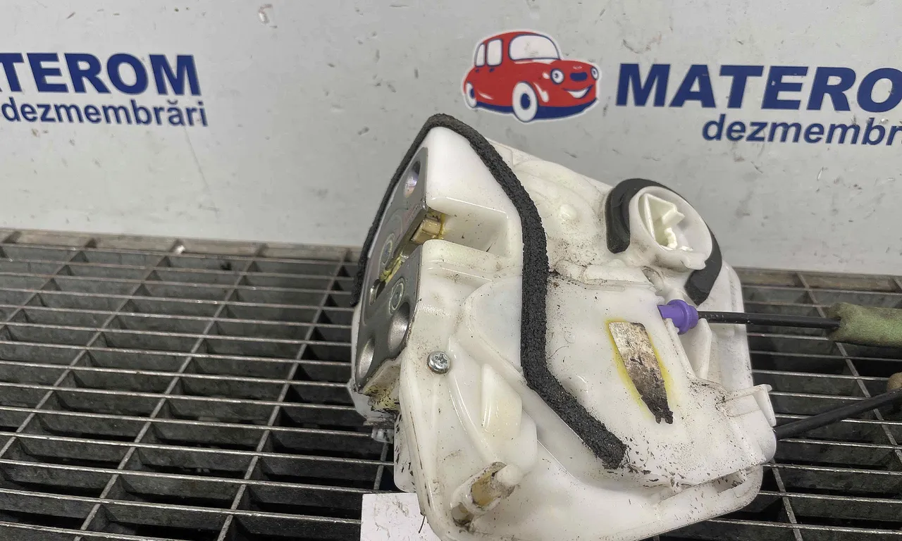 INCUIETOARE USA SPATE STANGA MAZDA 3 2013-2019
