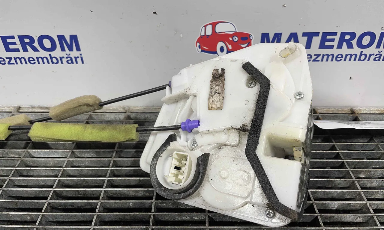 INCUIETOARE USA SPATE STANGA MAZDA 3 2013-2019