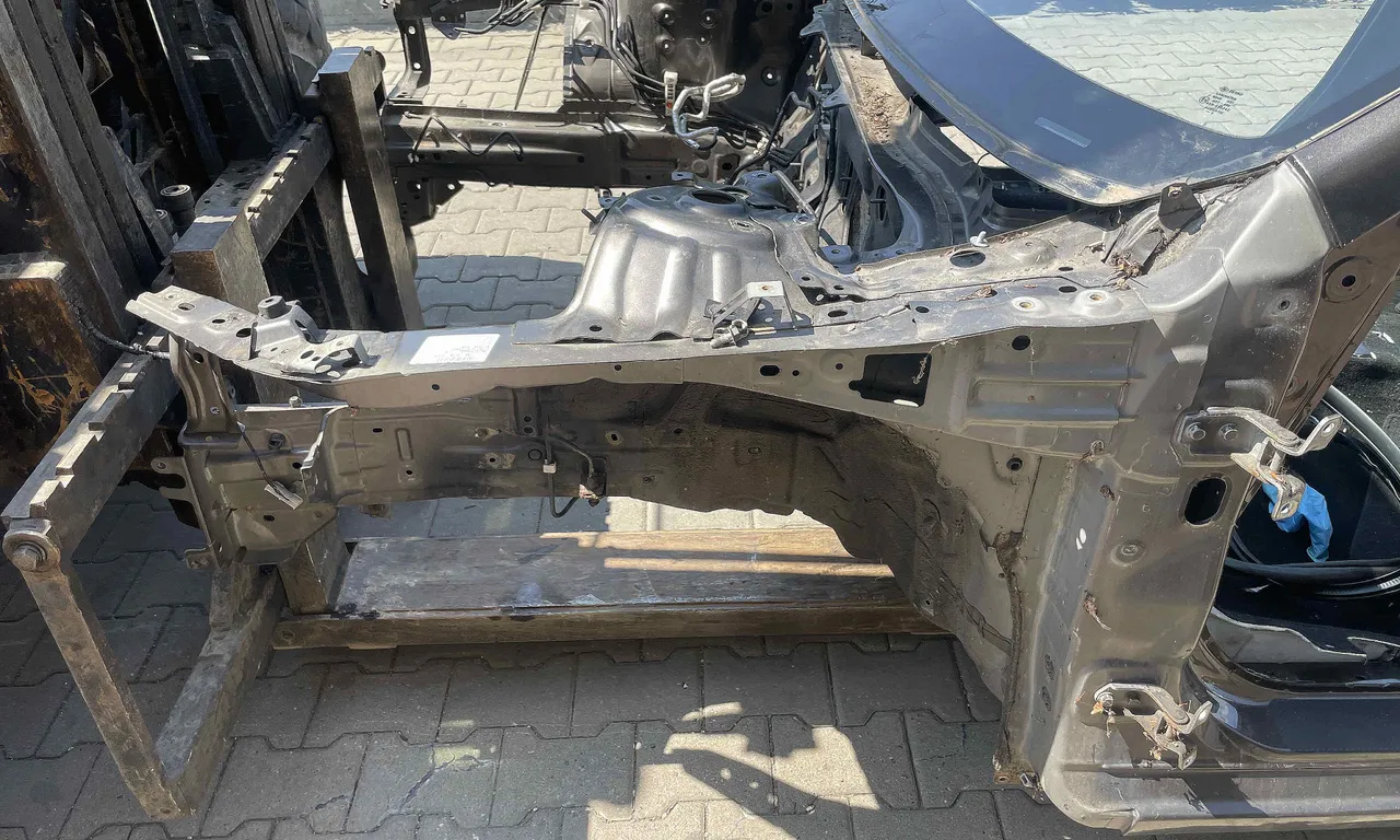LONJERON STANGA MAZDA 3 2013-2019