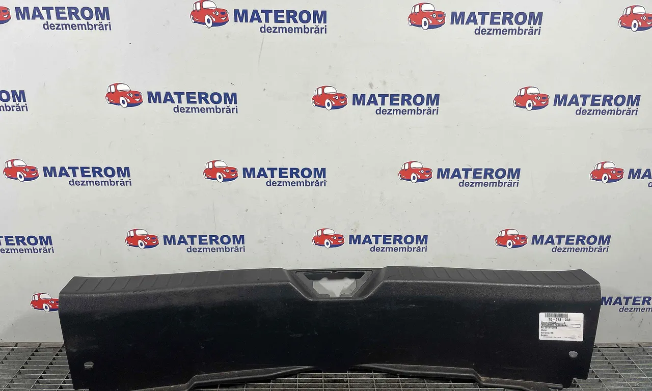 ORNAMENT PORTBAGAJ MAZDA 3 2013-2019