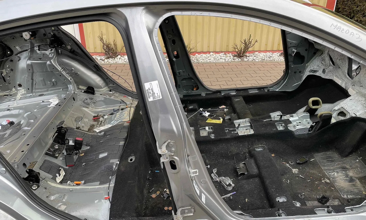 STALP MIJLOC DREAPTA MAZDA 3 2013-2019
