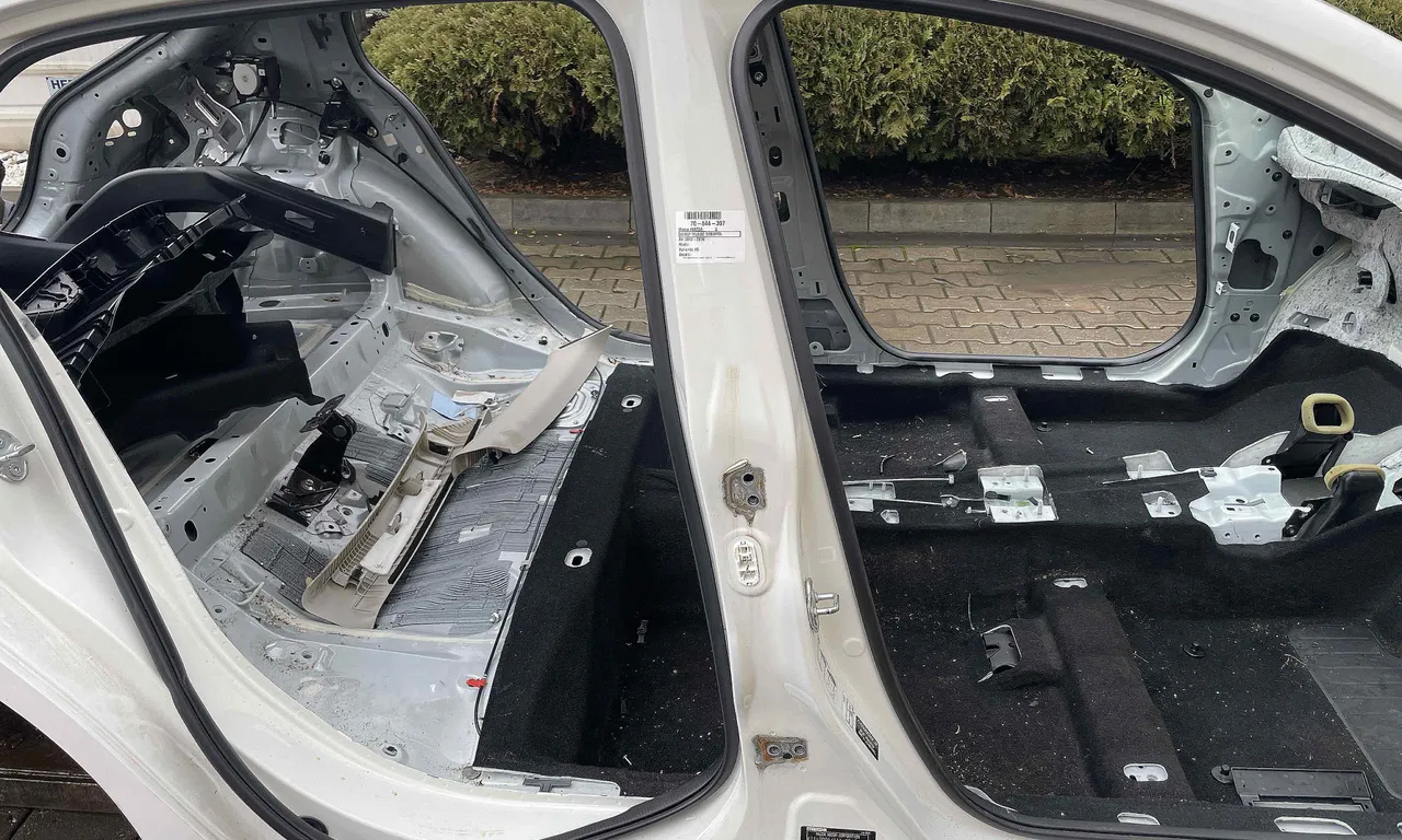 STALP MIJLOC DREAPTA MAZDA 3 2013-2019