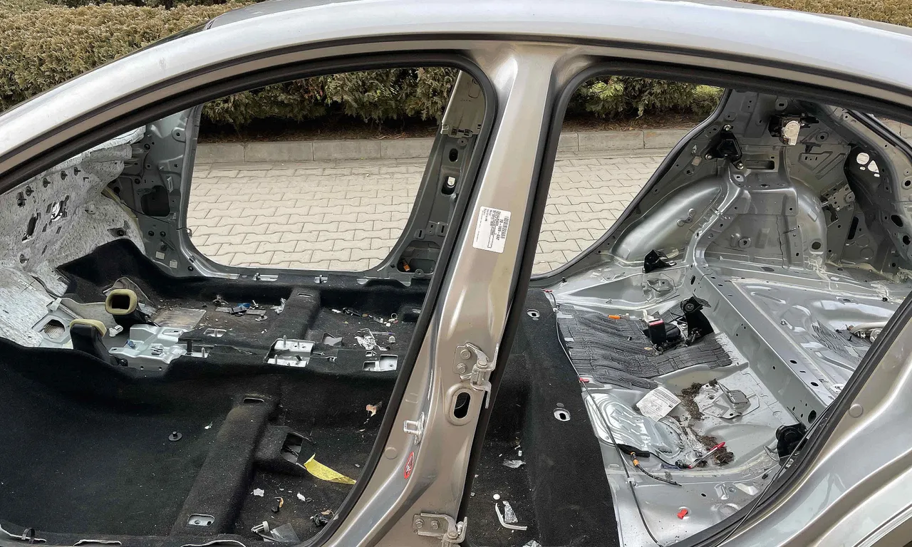 STALP MIJLOC STANGA MAZDA 3 2013-2019