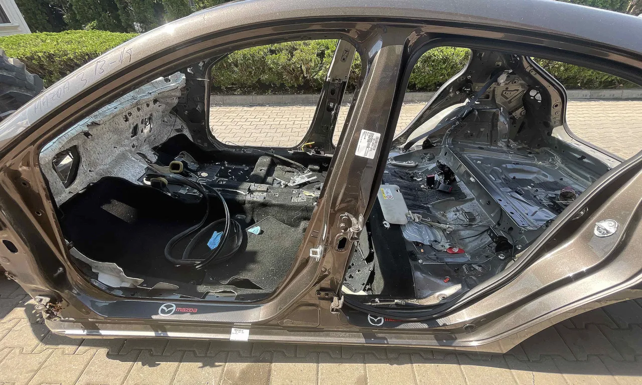 STALP MIJLOC STANGA MAZDA 3 2013-2019
