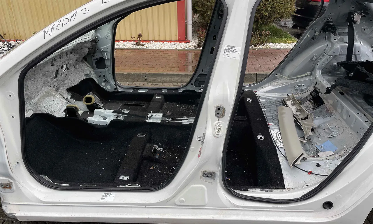 STALP MIJLOC STANGA MAZDA 3 2013-2019